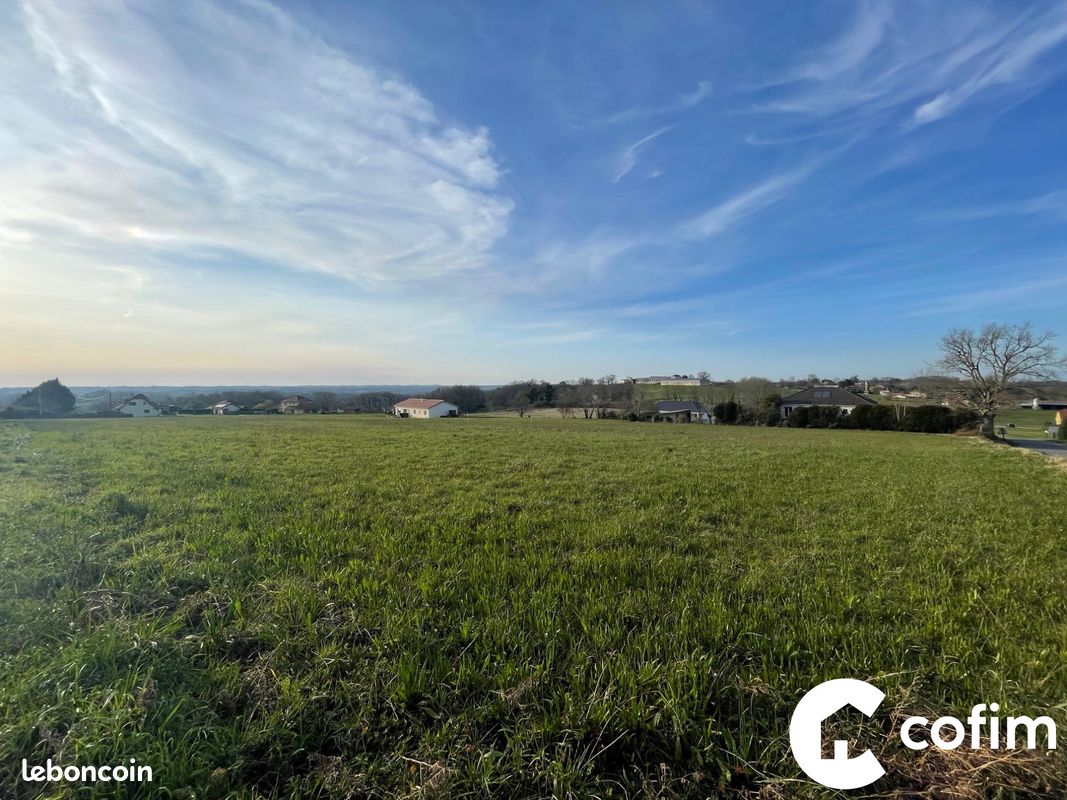 Terrain 2217 m² · à Thèze · 2 217 m² · 34 000 €