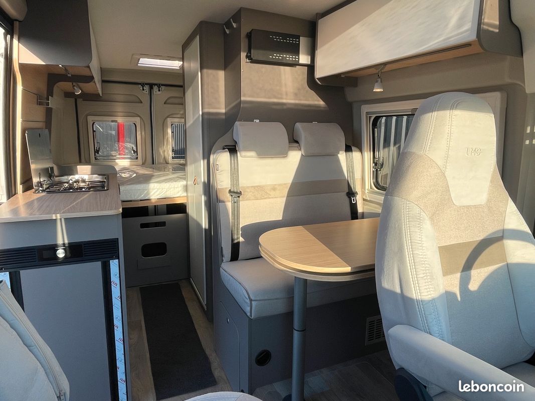 Fourgon Aménagé LMC INNOVAN 600 Fiat Ducato 2l2 140ch / Moins de 6 m / Store Ext / Grande soute / innovan600 /LMC600 (image 2)