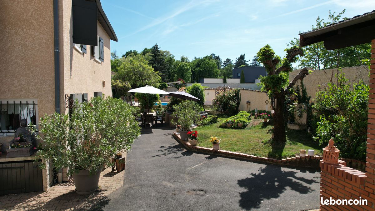 Maison 6 pièces 200 m² · à Pusignan · 200 m² · 469 000 €