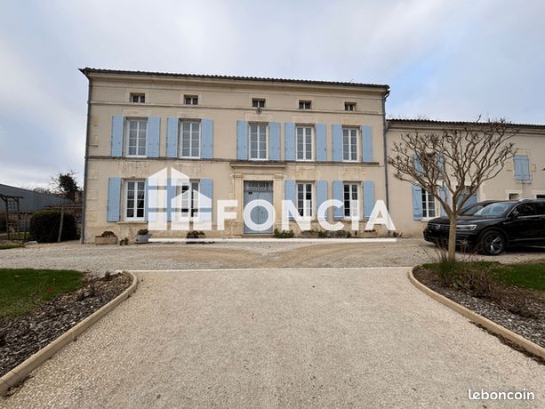 MAISON CHARENTAISE DE 201 M2 - PARCELLE 993m2 - PISCINE