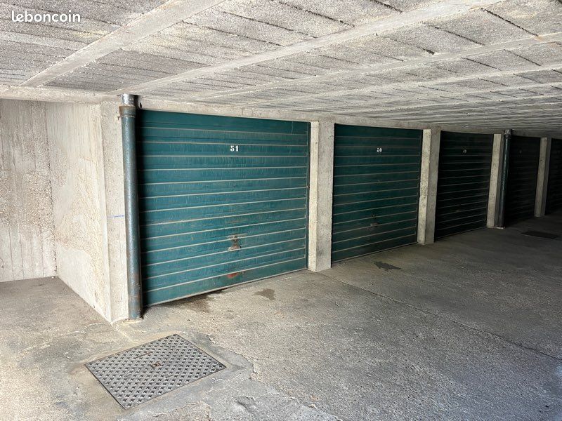 Box fermé centre ville Dole · 22 000 €
