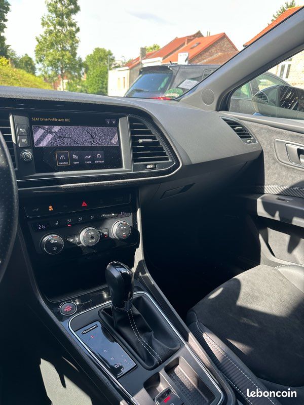 Seat Leon Cupra ST 4Drive 2.0 TSI 300 DSG6 (image 10)