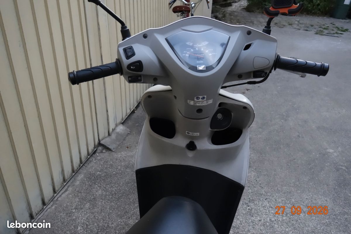 Scooter Honda Vision 49 cm3 (image 2)