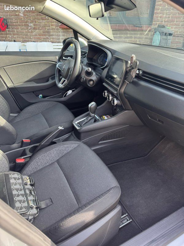 Renault Clio V E-Tech (image 2)