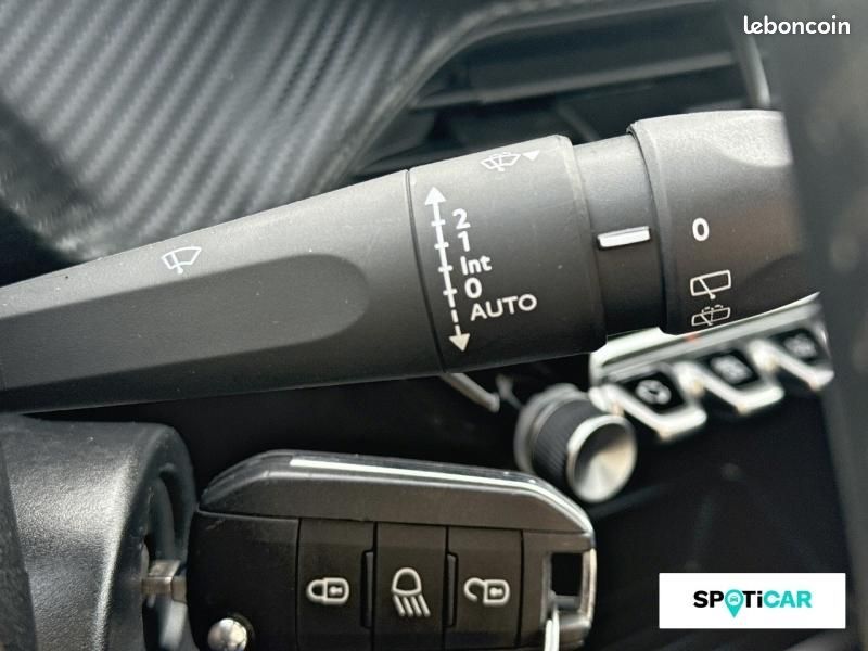 Peugeot 2008 1.5 BlueHDi 110 Active / GPS + CAR PLAY (image 19)