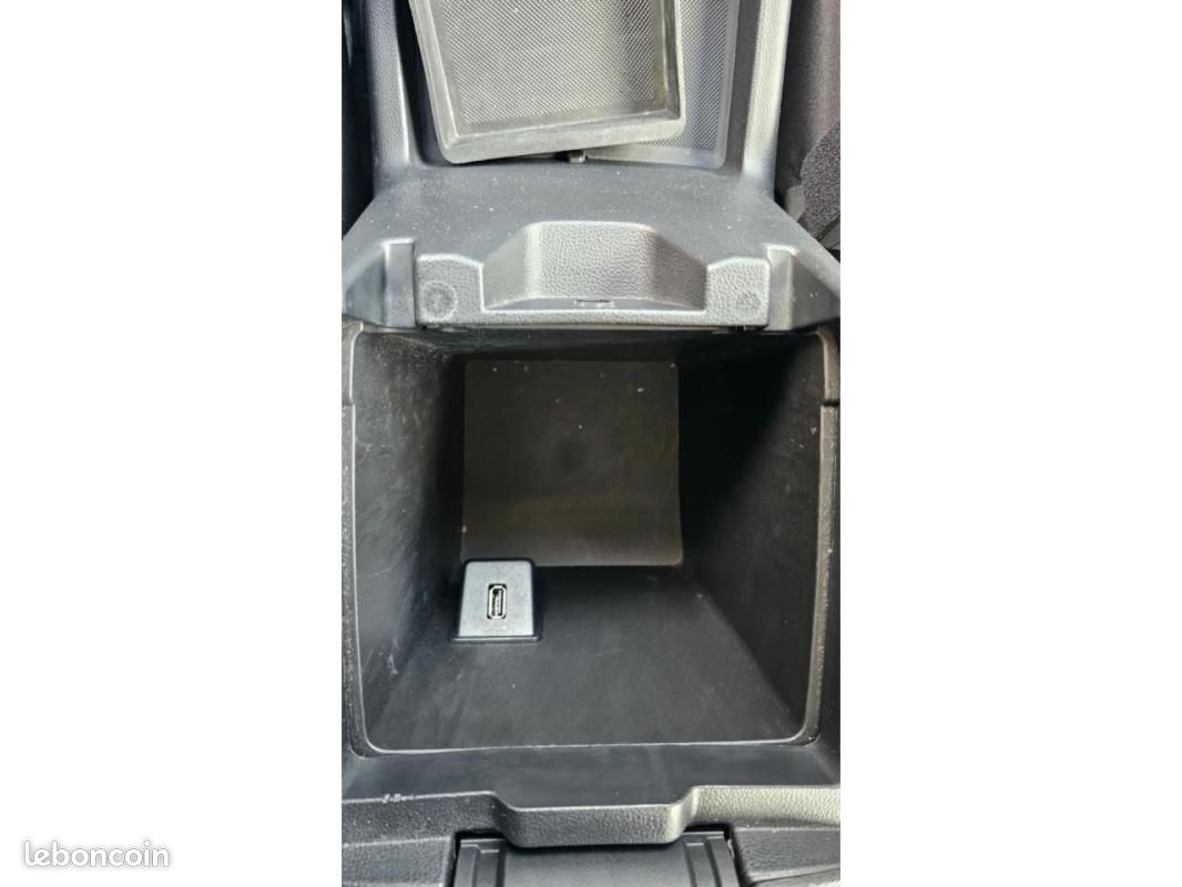 Ford Focus SW Connected 1.5 EcoBlue 120cv BVA inclus Camera de Recul + Attelage + Avertisseur ang... (image 28)
