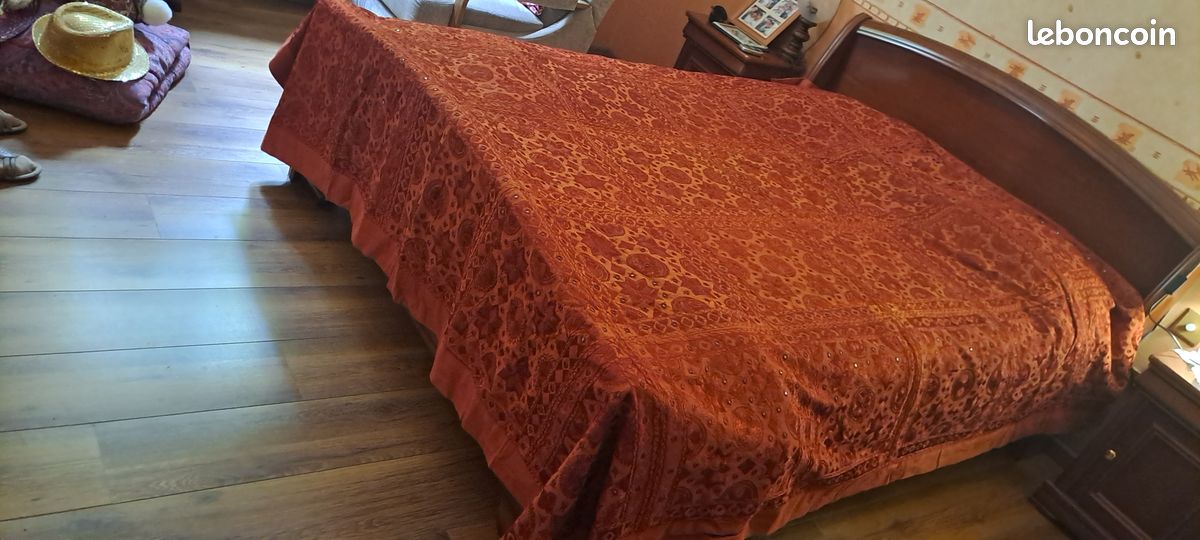 Couvre lit brodé 255 cm × 200 cm (image 1)