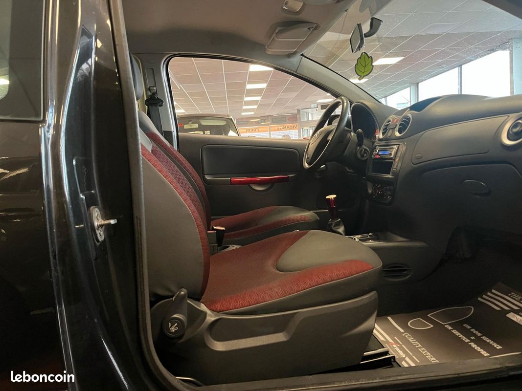 đâ
CITROĂN C2 1.1 I 60 AMBIANCE CD 124mkm ANNĂE 2009 đâ
(image 4)