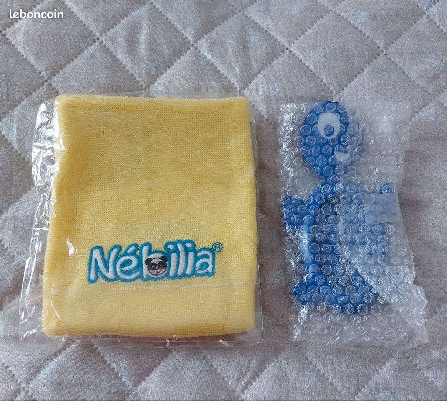 Lot thermomètre 🌡 + Bavoir Neuf (image 1)