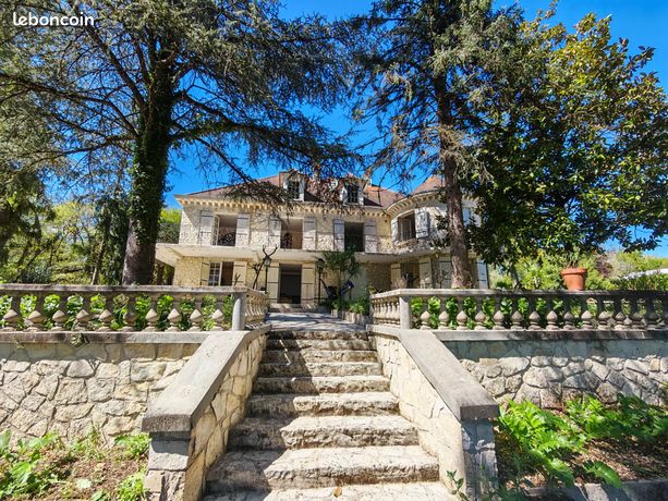 Propriété 8 pièces 243 m²