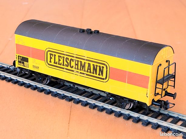 FLEISCHMANN, ÉCHELLE HO, Wagon couvert marron, SNCF, Réf : 5314F dans