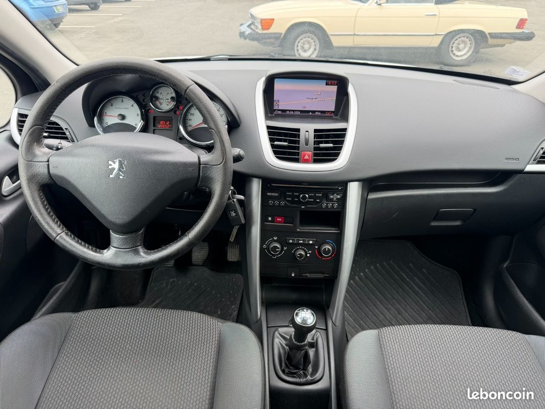 Peugeot 207 FAIBLE KILOMETRAGE CERTIFIER (image 13)