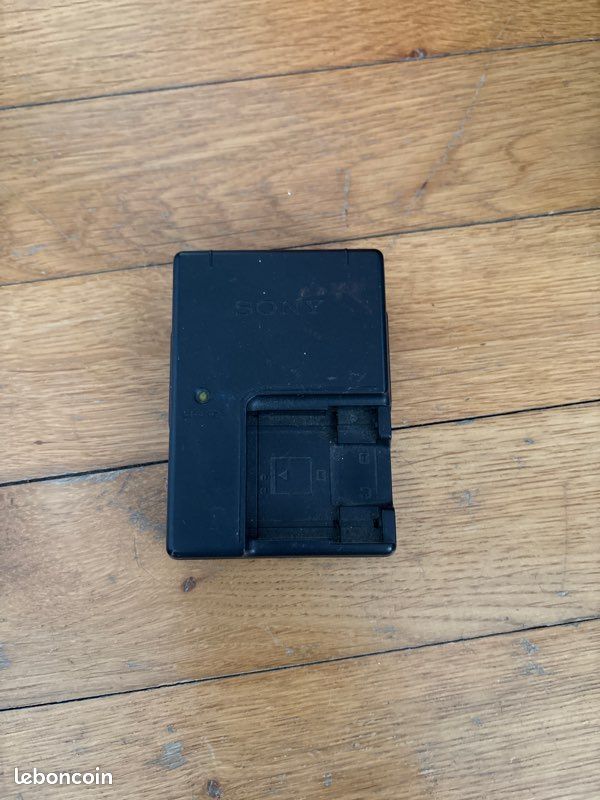 Chargeur batterie Sony appareil photo – à donner (image 1)