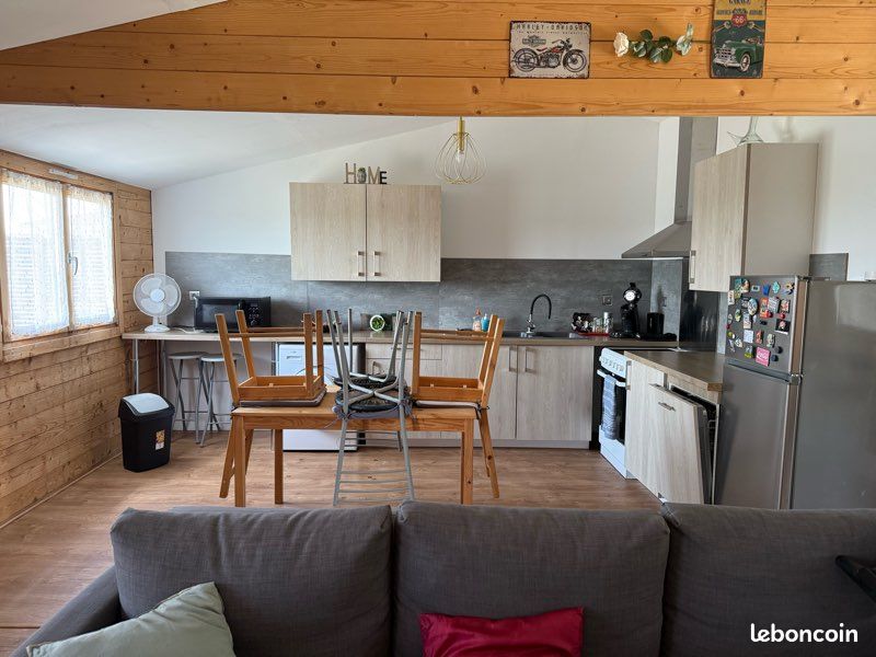 Maison style chalet en bois avec piscine (image 8)