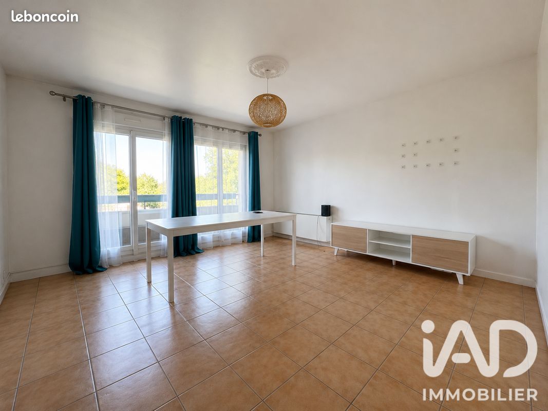 Appartement 3 pièces 73 m² · au Coudray-Montceaux · 73 m² · 165 000 €