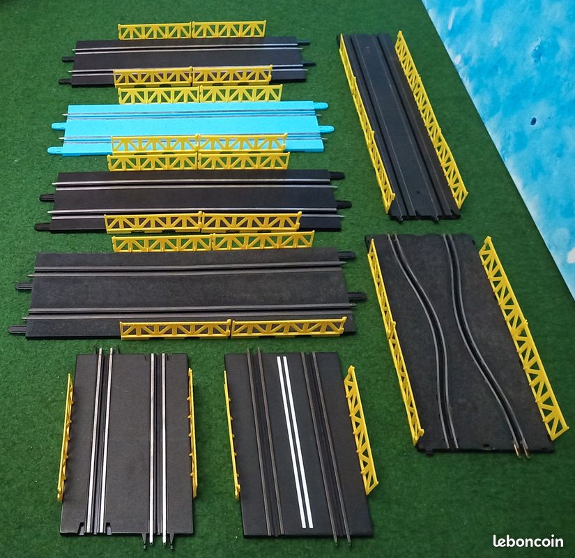 Lot De 40 Attaches Pour Barrières Et Drapeaux De Circuit Carrera GO - Occasion
