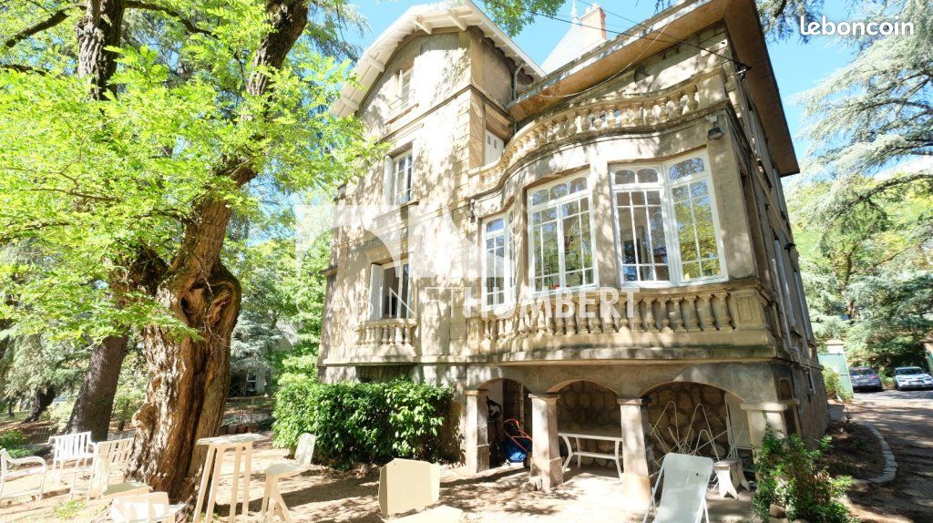 Maison 11 pièces 302 m² · à Saint-Étienne · 302 m² · 495 000 €