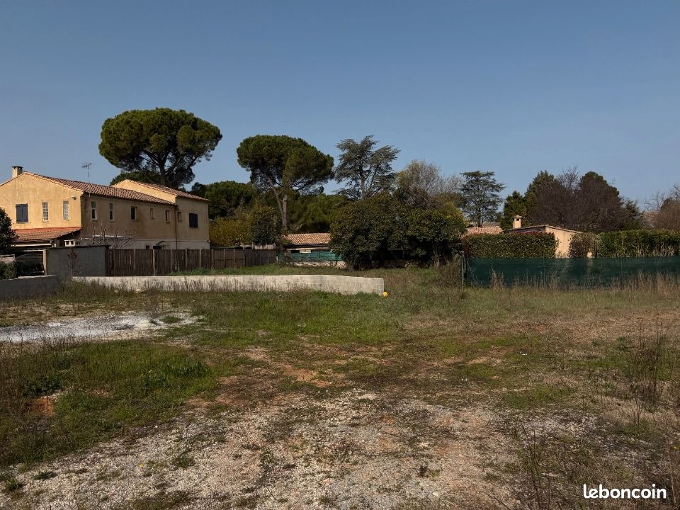 Terrain 450 m² · à Saussines · 179 900 €