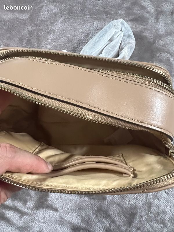 Sac Guess Alais Crossbody top zip | Taupe | Neuf avec étiquette (image 5)