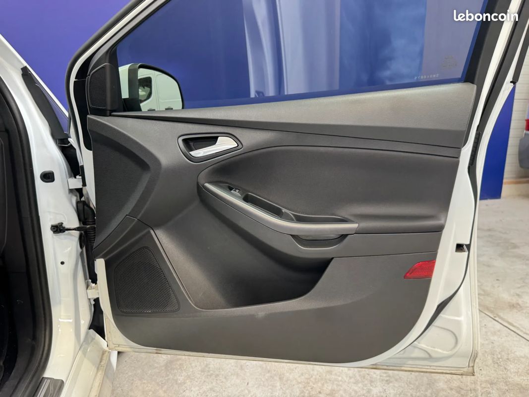 FORD Focus ST-Line 1.0 Ecoboost 125ch - Suivi - Caméra de Recul - GPS (image 18)