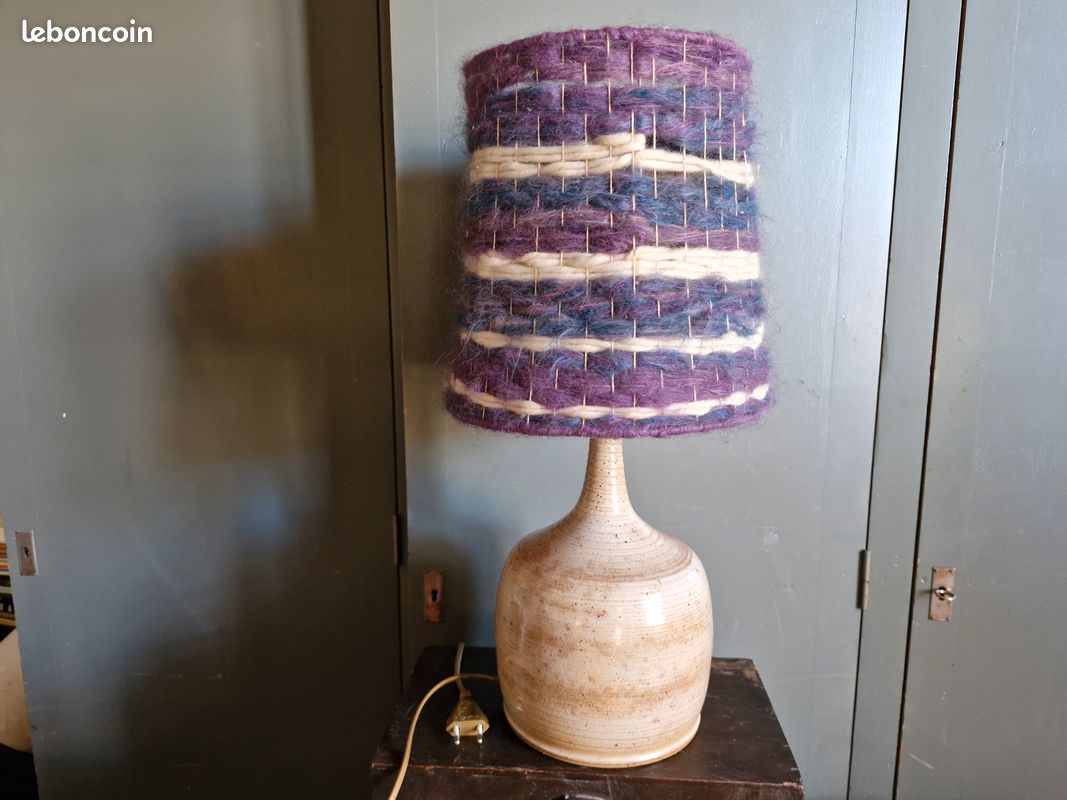 Lampe vintage 70's Pied en grés - Abat-jour en laine tissée (image 1)