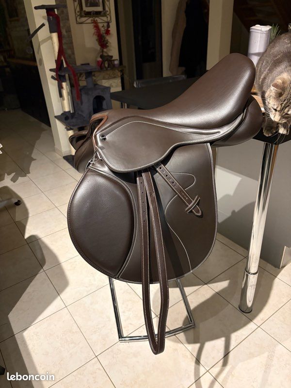 Selle De Saut Anglaise 17,5 Pouces Marron Cuir Synthétique Neuve - Marque Freeny