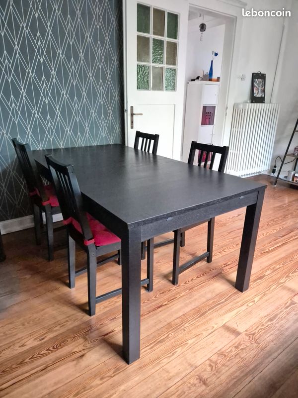 GRANDE TABLE IKEA avec 2 rallonges + 4 CHAISES (Metz) (image 1)