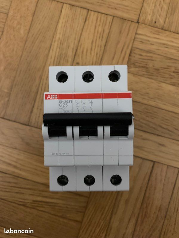 Disjoncteur C25 triphasé ABB (image 1)