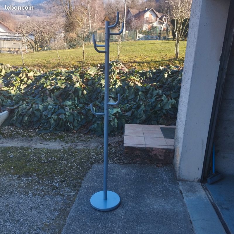 Porte manteau sur pied en aluminium (image 6)