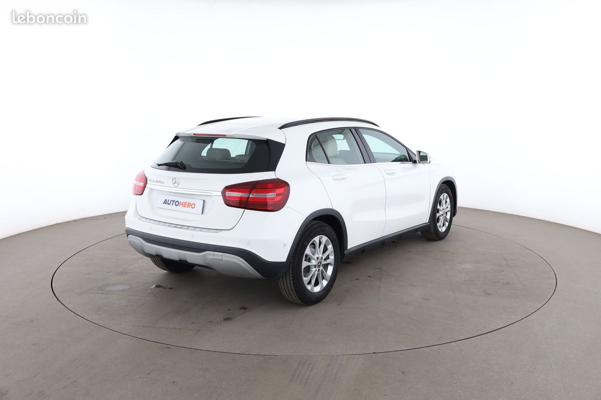 Mercedes-Benz GLA 200 d Inspiration 7G-DCT 136 ch (image 3)