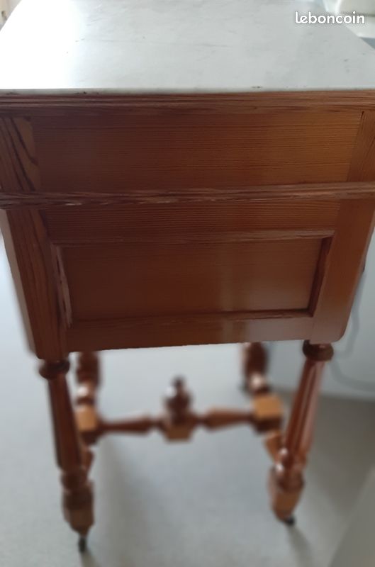 Petit meuble d'appoint sur roulettes (image 3)