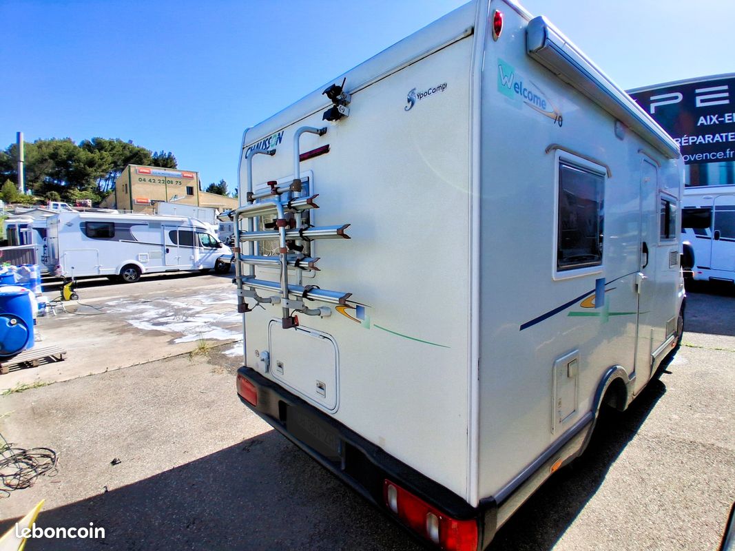 Camping-car d'occasion chausson welcom 70 + 2004 + 2.8l hdi + 130 cv + compact 6,36 m + lit a la francaise + dinette transformable en lit 2 places + antenne satellite + porte velos (image 2)