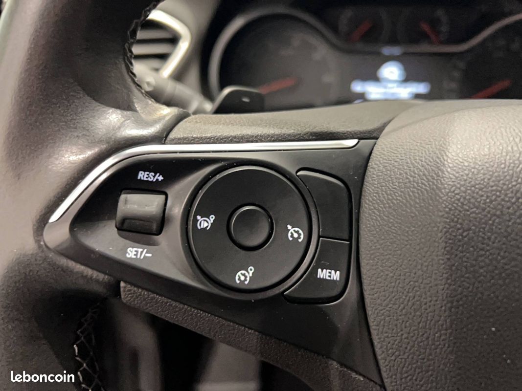 OPEL Grandland X Hybrid4 300 ch AWD BVA8 Ultimate (image 22)