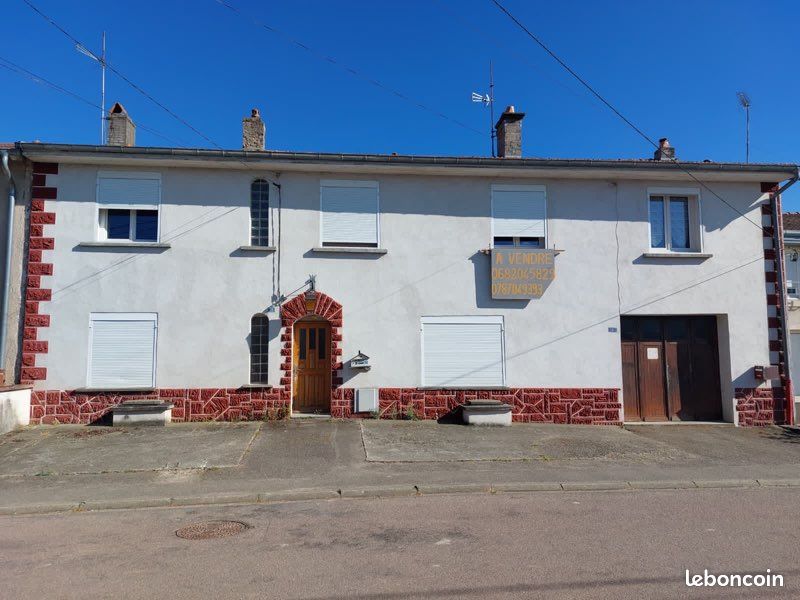 Maison 12 pièces 300 m² · à Vincey · 300 m² · 180 000 €