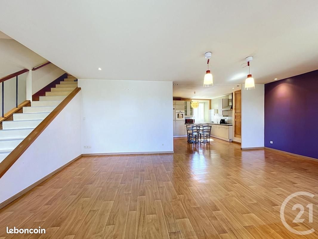Maison 8 pièces 277 m² · à Rosières · 277 m² · 220 000 €