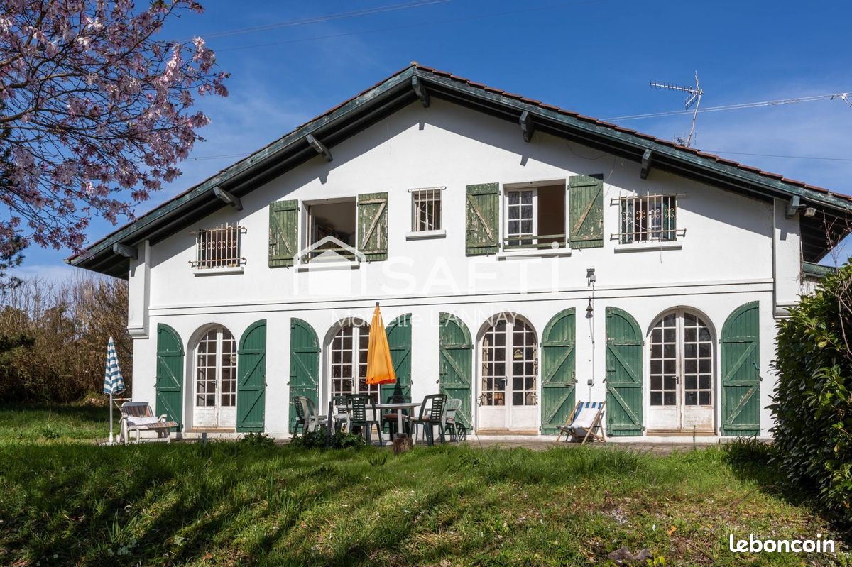Maison 9 pièces 232 m² · à Ascain · 232 m² · 1 300 000 €