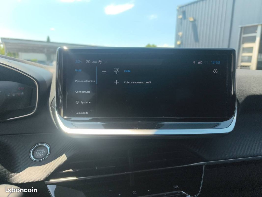 PEUGEOT 2008 Hybrid 145 e-DCS6 Allure (image 15)