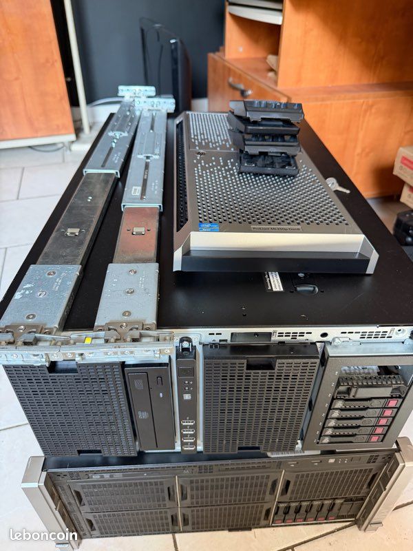 Serveur HPE ML350 Gen8 + bi proc Xeon E5-2620 + 256 Go de DDR 3 + 5x300Go de disque en 10K + rail de baie + carte réseau 2x SFP+ 10 Gbit/s (image 1)