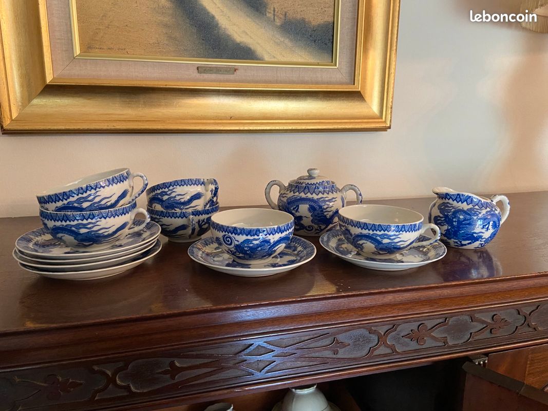 Tasse et assiette à café et sa théière (image 1)