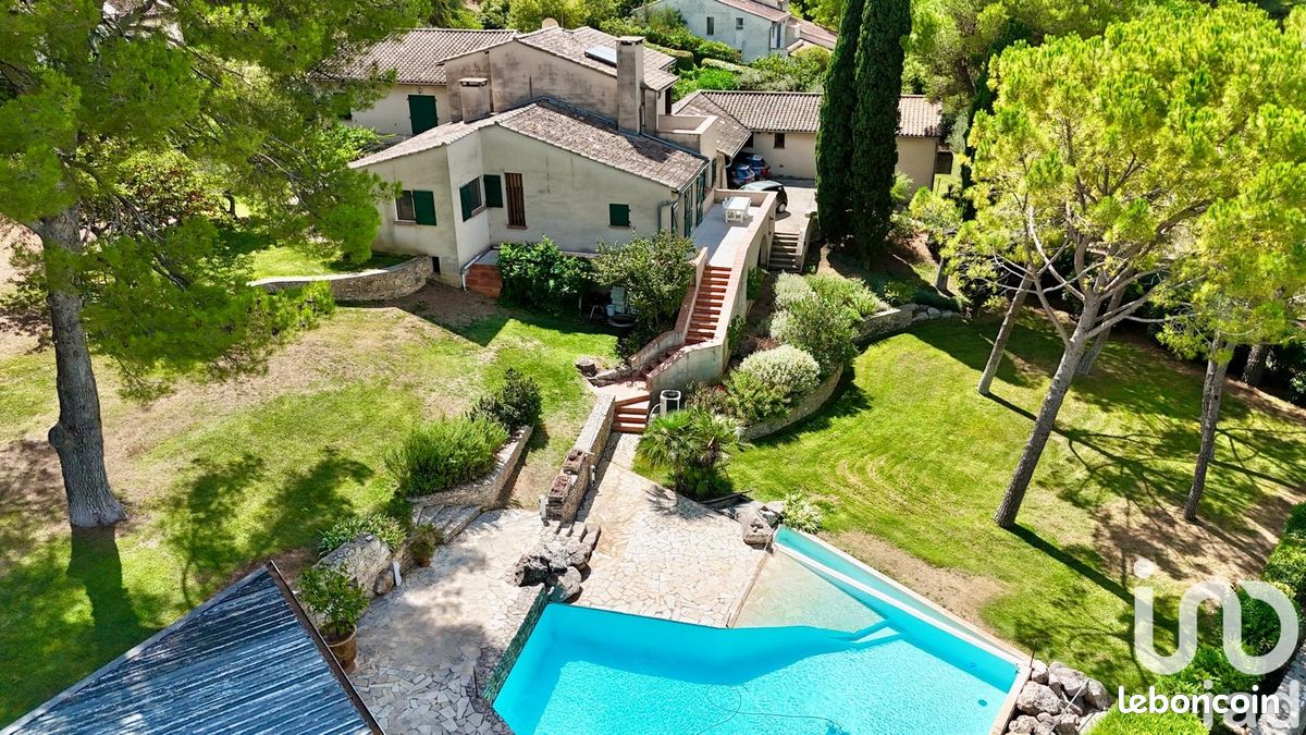 Maison 10 pièces 261 m² · à Nîmes · 261 m² · 790 000 €