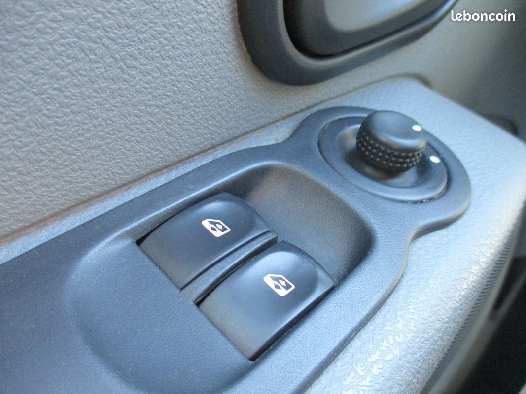 Renault MODUS 1.5 DCI 65CH EXPRESSION (image 18)