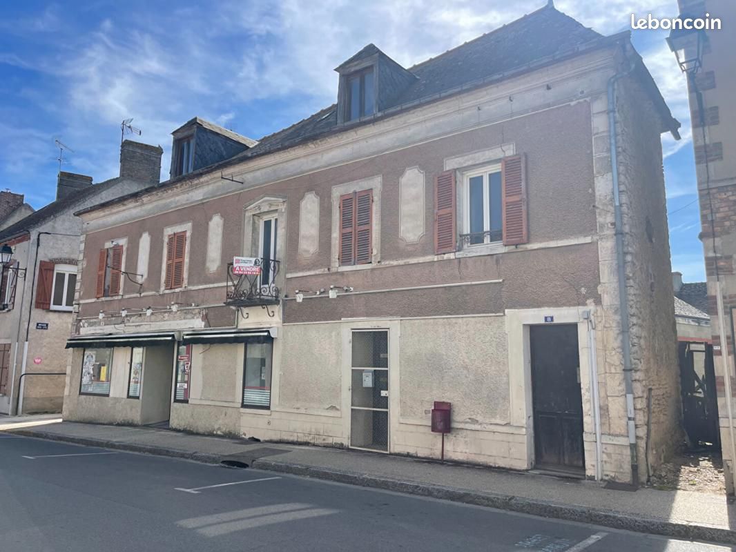 Immeuble 6 pièces 262 m² · à Montcresson · 262 m² · 66 000 €