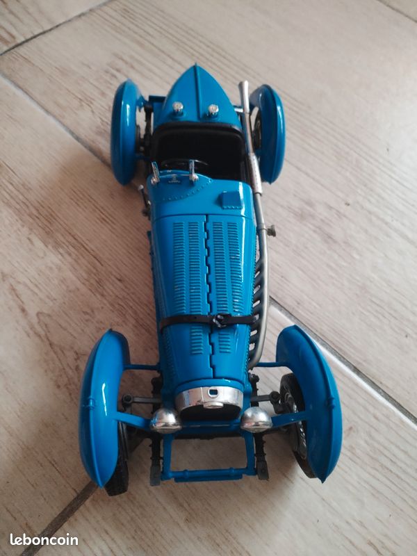 Lot 2 Bugatti Bburago 1:18 et Solido 1:21