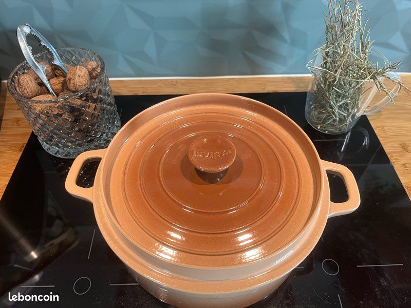Le Creuset Cocotte en fonte émaillée Le Creuset Signature noir mat 22 cm pas cher