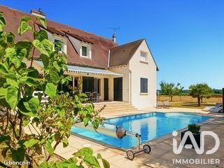 Maison 8 pièces 215 m² · à Saint-Just-en-Brie · 215 m² · 420 000 €