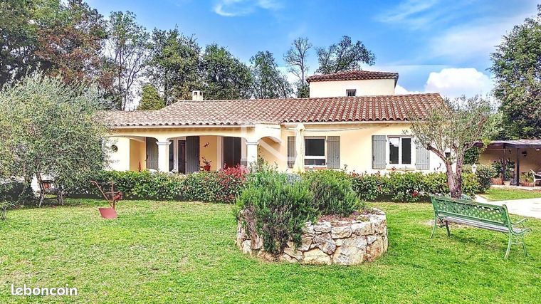 Villa 5 pièces 145 m²