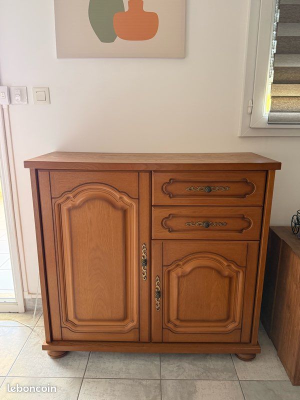 Buffet en bois classique (image 1)
