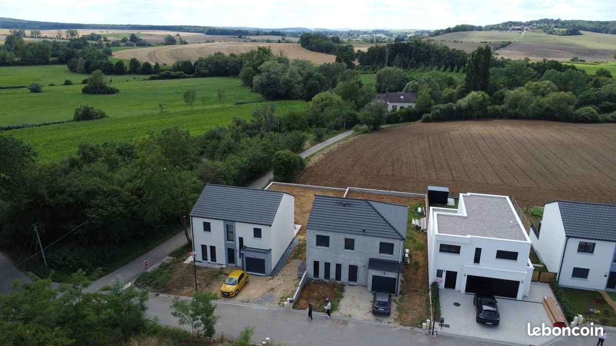 Terrain 469 m² · à Maizeroy · 94 000 €
