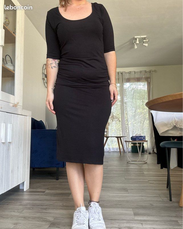 Robe de grossesse noire midi tube moulante en viscose manches