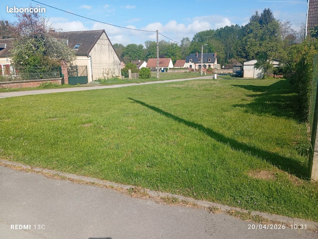 Très beau terrain à bâtir de 802 m2 à Vorges · 29 900 €